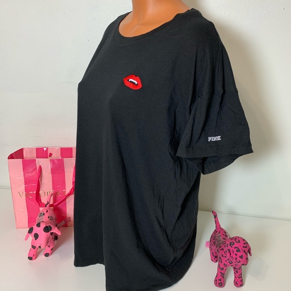 🚫SOLD🚫PINK VS VAMPIRE LIPS SHORT SLEEVE SHIRT - Picture 3 of 4